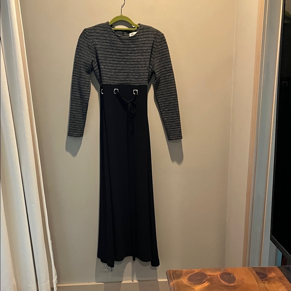 Vintage David Warren Elegant Black and Gray Striped Long Sleeve  Formal with Emp